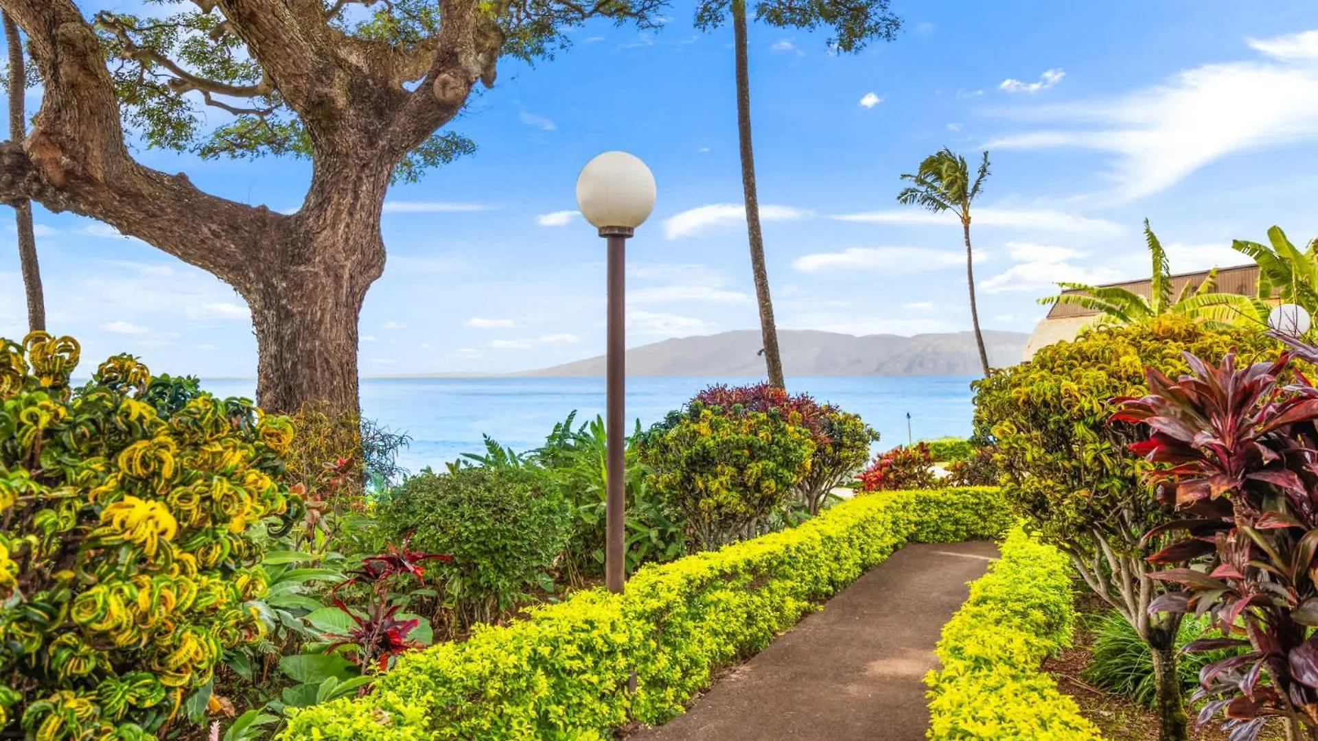 Kuleana Club #611 Oceanfront - 1 Bedroom & 1 Bathroom - Gated 2Nd Fl Kahana