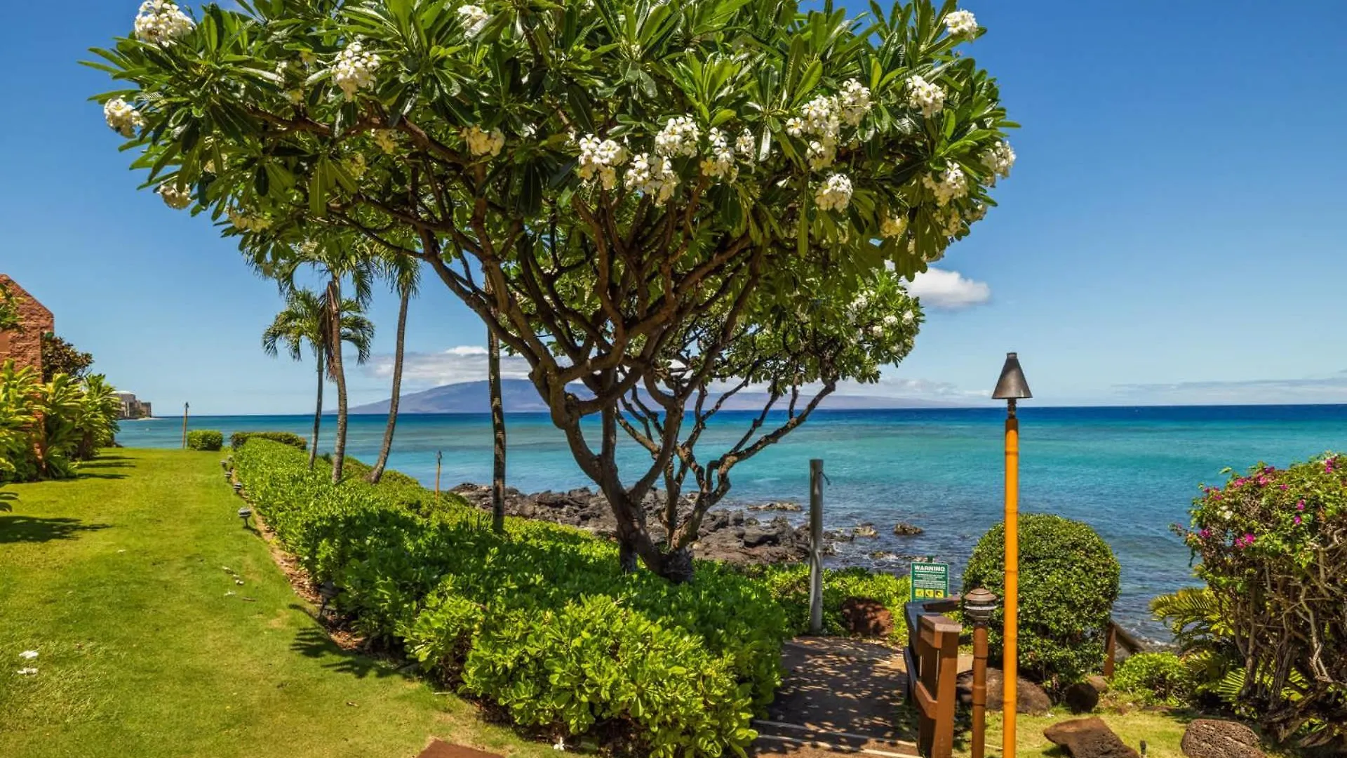 Сasa de vacaciones Kuleana Club #611 Oceanfront - 1 Bedroom & 1 Bathroom - Gated 2Nd Fl Kahana